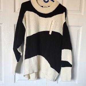 Ava & Viv Black and White Crew Neck Sweater with Asymmetrical Color Block Design
